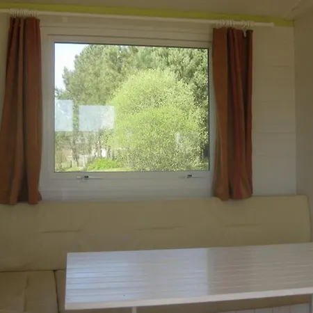 Mobil Confortable Avec Terrasse En Charente-maritime - Api-1-52-690 Campingplads