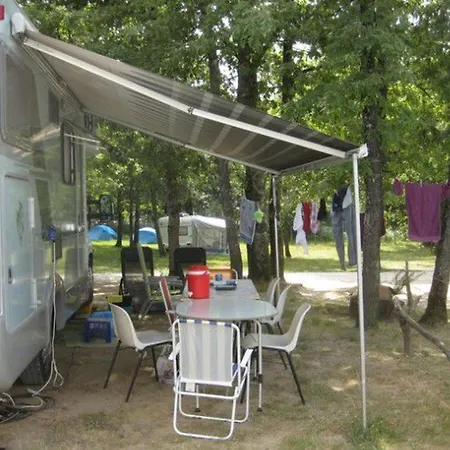Mobil Confortable Avec Terrasse En Charente-maritime - Api-1-52-690 Campingplatz