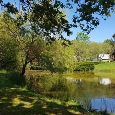 Mobil Confortable Avec Terrasse En Charente-maritime - Api-1-52-690 Campingplatz Le Fouilloux
