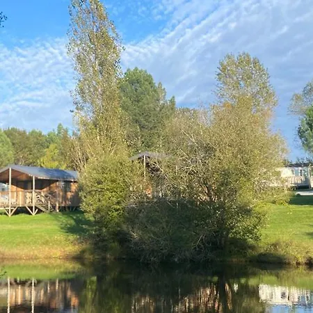 Mobil Confortable Avec Terrasse En Charente-maritime - Api-1-52-690