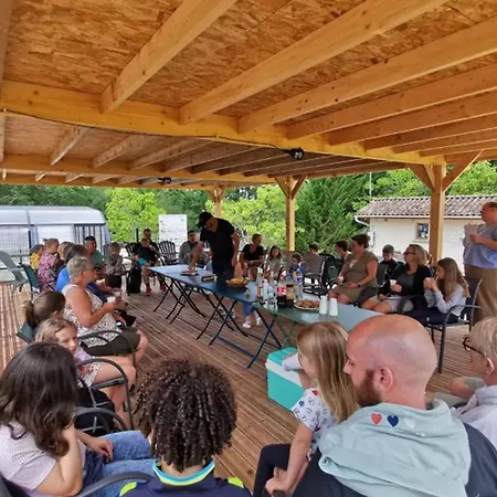 Camping Mobil Confortable Avec Terrasse En Charente-maritime - Api-1-52-690