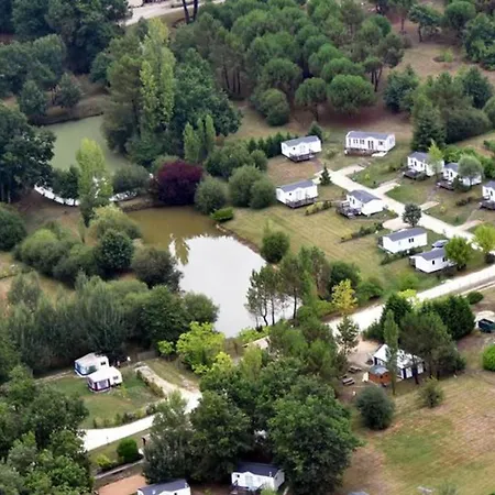 Camping Mobil Confortable Avec Terrasse En Charente-maritime - Api-1-52-690 Le Fouilloux