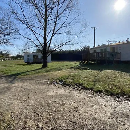 Mobil Confortable Avec Terrasse En Charente-maritime - Api-1-52-690 Campingplatz Le Fouilloux