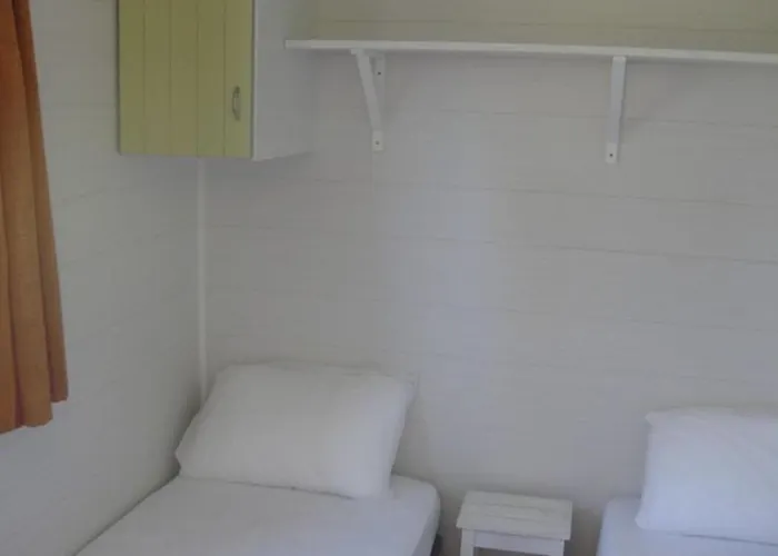 Mobil Confortable Avec Terrasse En Charente-maritime - Api-1-52-690 Camping