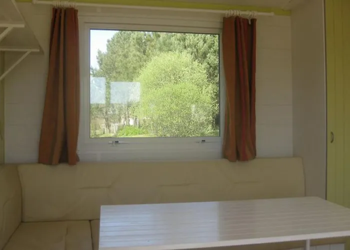 Mobil Confortable Avec Terrasse En Charente-maritime - Api-1-52-690 Camping