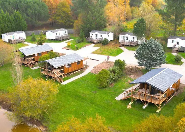 Mobil Confortable Avec Terrasse En Charente-maritime - Api-1-52-690 Camping *