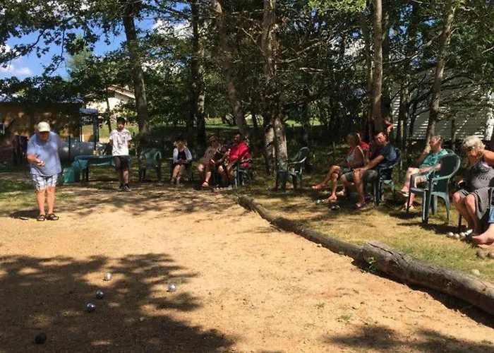 Camping Mobil Confortable Avec Terrasse En Charente-maritime - Api-1-52-690 Le Fouilloux