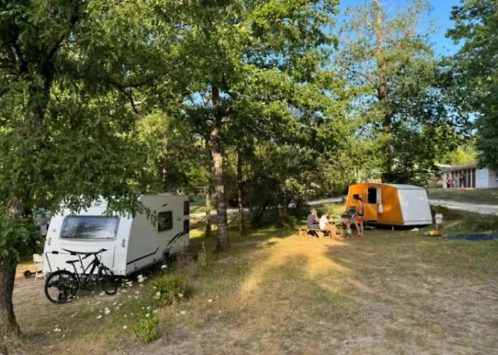 Mobil Confortable Avec Terrasse En Charente-maritime - Api-1-52-690 Le Fouilloux