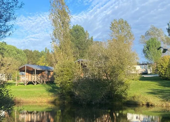 Mobil Confortable Avec Terrasse En Charente-maritime - Api-1-52-690