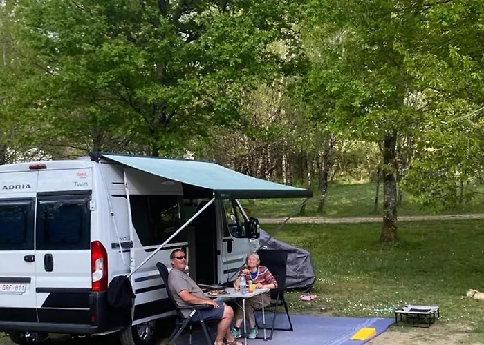 Mobil Confortable Avec Terrasse En Charente-maritime - Api-1-52-690 Camping Le Fouilloux