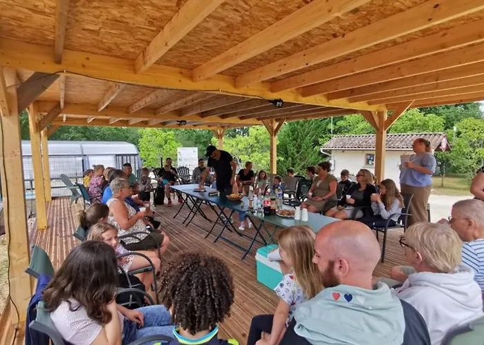 Camping Mobil Confortable Avec Terrasse En Charente-maritime - Api-1-52-690